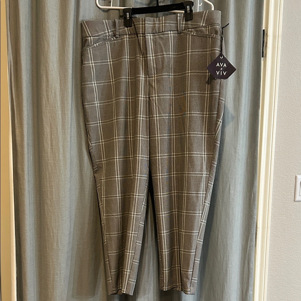 Ava & Viv Women's Gray Plaid Cropped Pants NWT